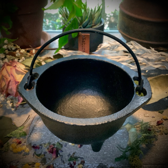 Medium Cast Iron Cauldron