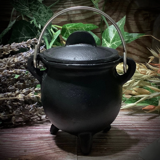 Small Pot Belly Cast Iron Cauldron with lid