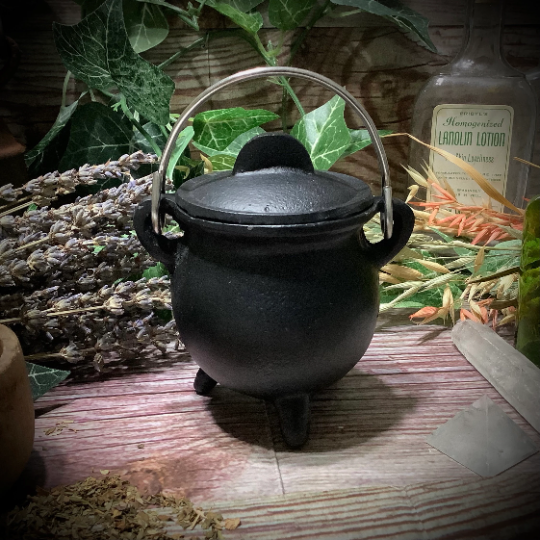 Small Pot Belly Cast Iron Cauldron with lid