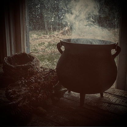 Small Pot Belly Cast Iron Cauldron with lid