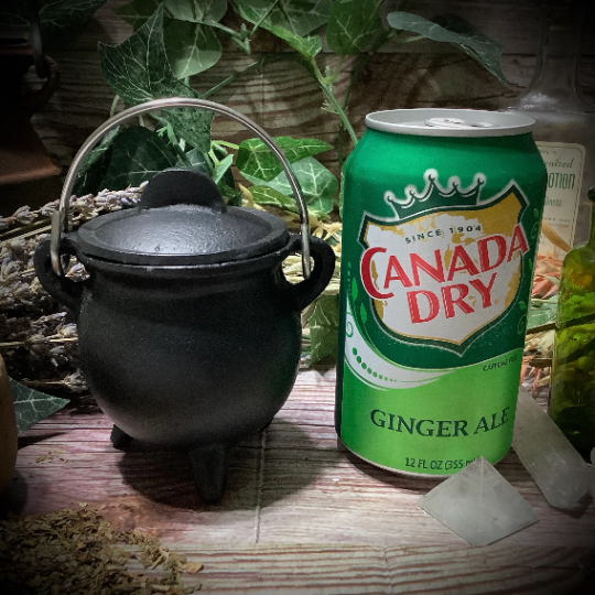 Small Pot Belly Cast Iron Cauldron with lid